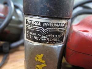LOT TO INCLUDE: (1) MILWAUKEE 1/2 IN DRILL, CATALOG # 400741, MILWAUKEE HAND DRILL, 3/8 IN, CATALOG# 0222-1, 3.5 A, 0-1000 RPM, 120 V, (1) CENTRAL PNEUMATIC 3/8 IN DRILL MODEL# R95030021. LOADING & HANDLING FEE $5-4005